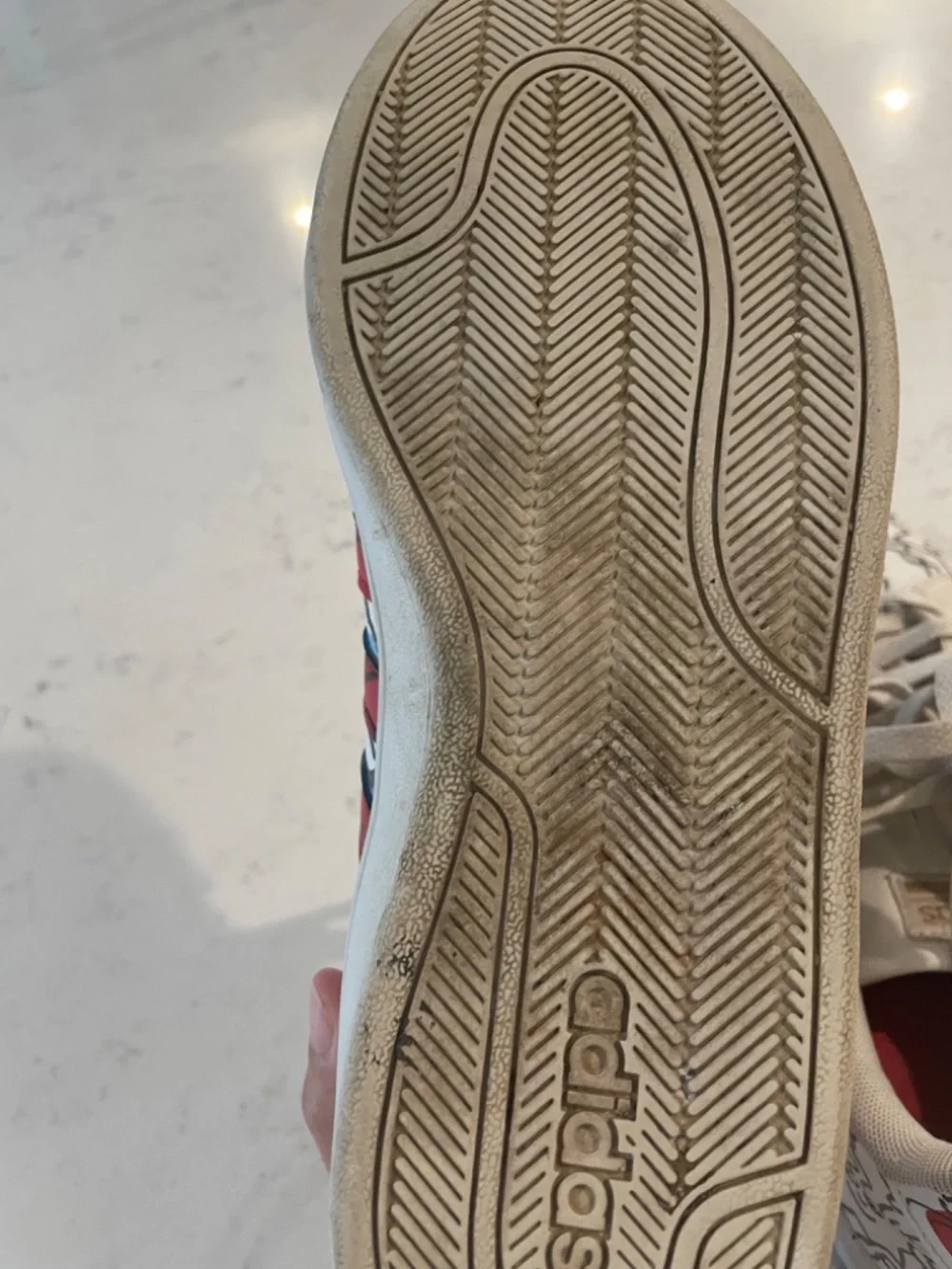 adidas minor visible